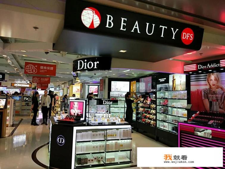 想买化妆品和名牌，在香港市区买和机场免税店买，有什么区别吗？
