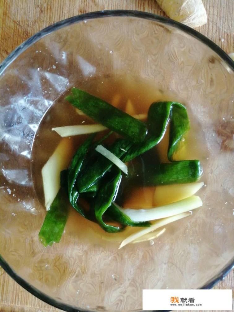 鸡翅干炸蘑菇的做法？