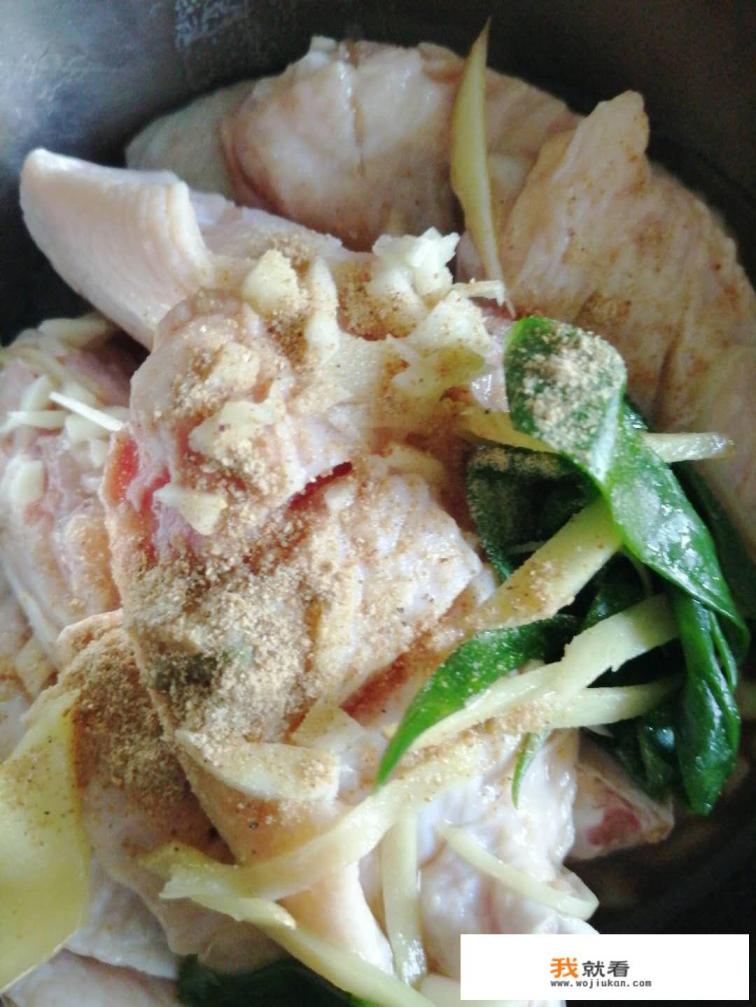 鸡翅干炸蘑菇的做法？