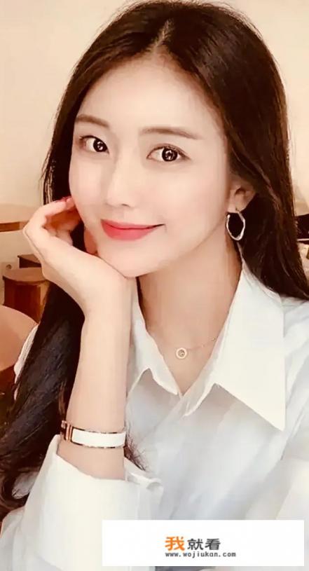 有什么好看的小姐姐壁纸吗？