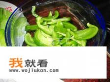 红洋葱炒鸡蛋会变黑是什么原因呢？