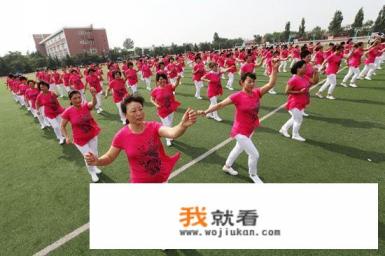 跳广场舞时如果阿姨、大妈晕倒，领舞者要负责吗？