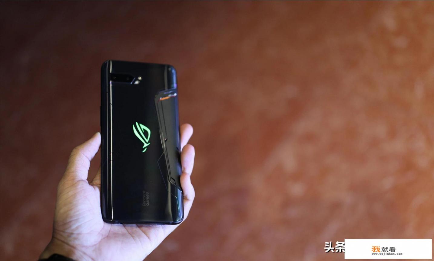 腾讯游戏与ROG联手定制的ROG游戏手机2，表现到底如何？