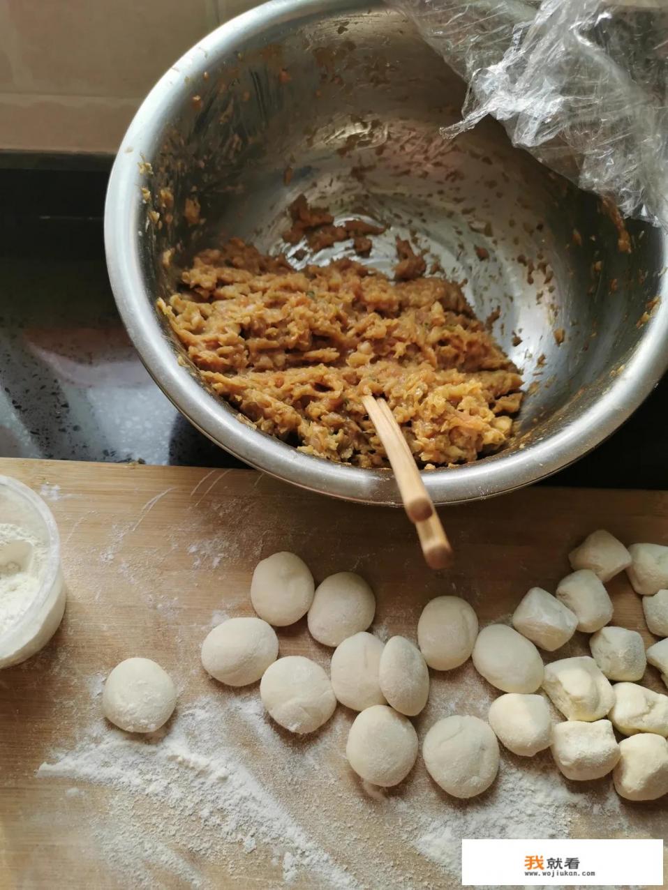 包饺子用白菜好还是包菜更好？