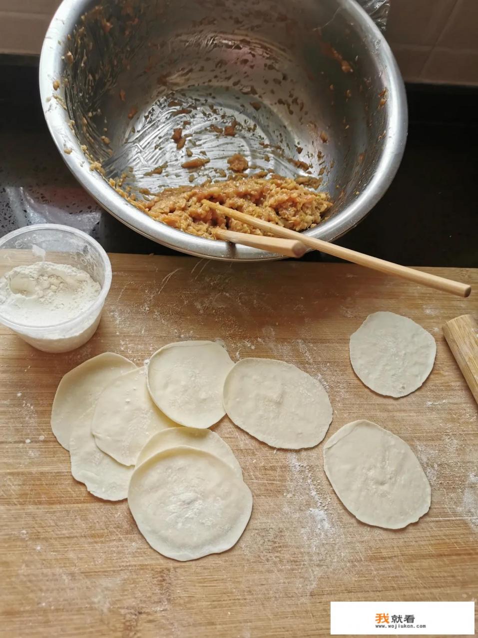 包饺子用白菜好还是包菜更好？
