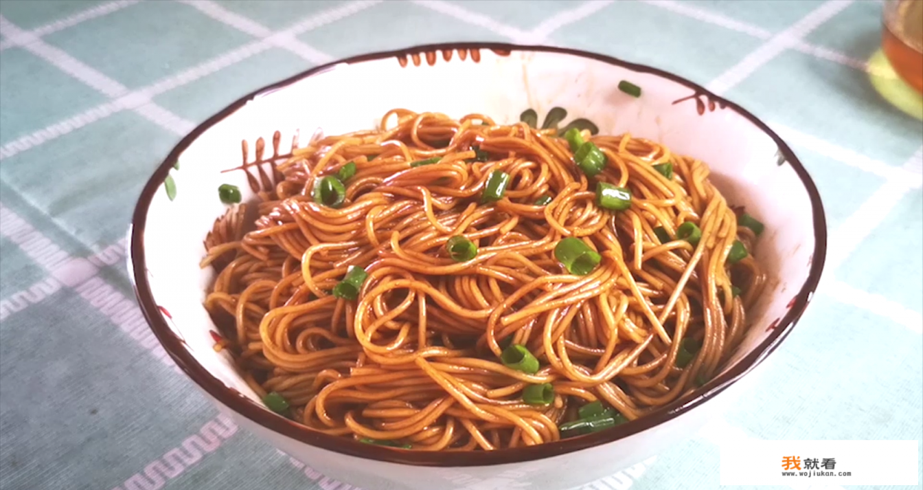 夏叔厨房葱油拌面做法？