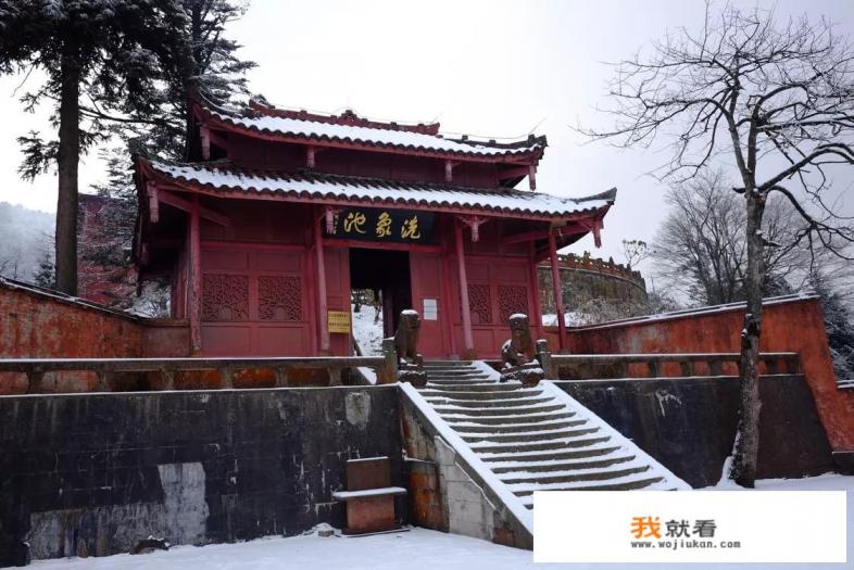 春节计划去峨眉山，如果计划住雷洞坪想先去酒店，再回清音阁游玩，晚上回去雷洞坪住可行吗？