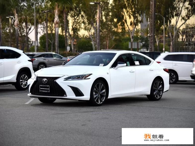 雷克萨斯ES350《标准版》跟ES350《豪华版》有哪些不同？