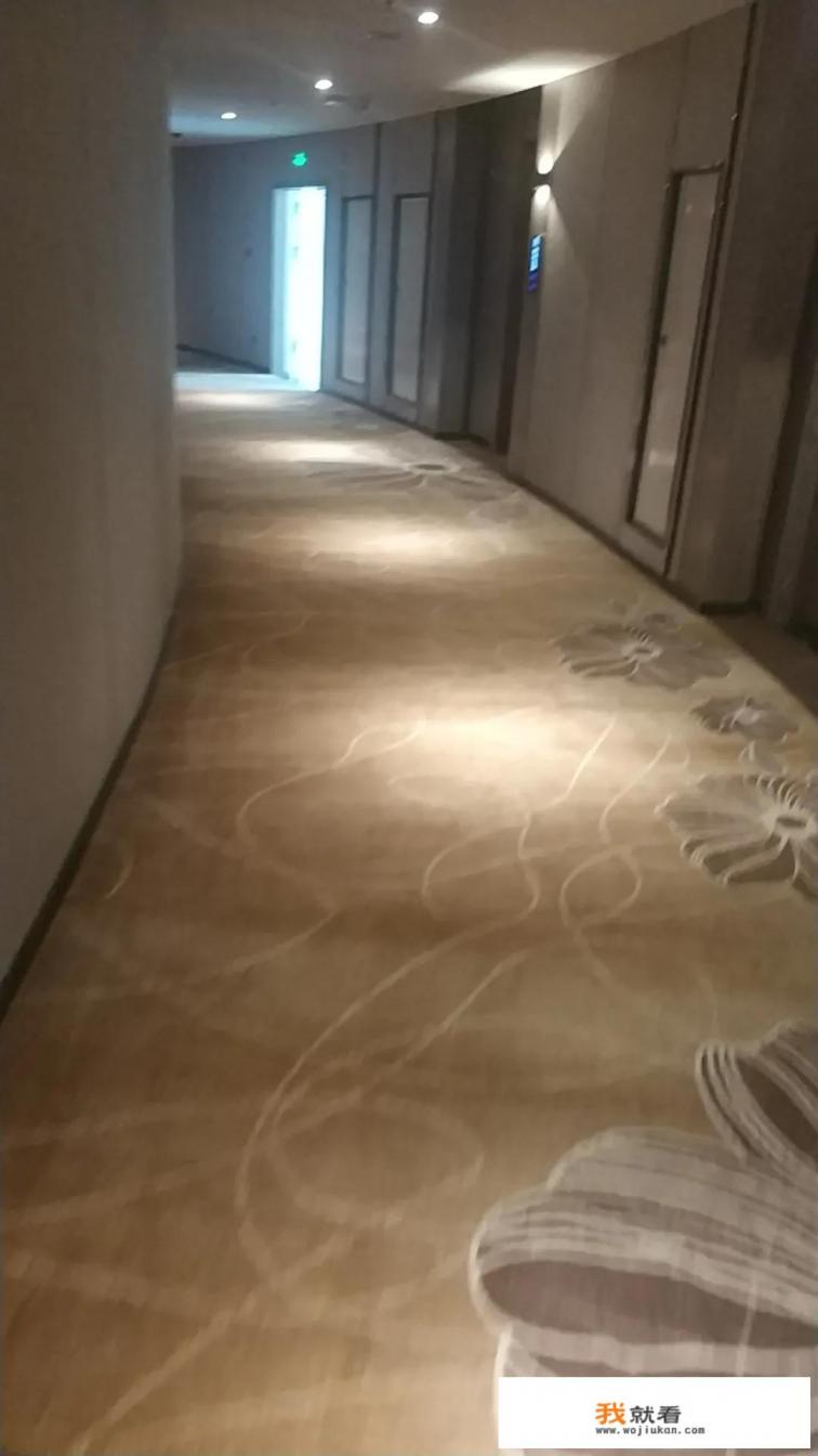 青海湖游玩第二天准备去茶卡盐湖的晚上住哪里比较好？