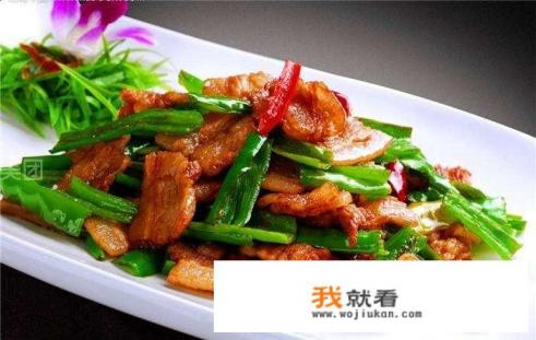 炒肉片怎么样好吃，是先放葱姜蒜，还是先炒肉呢，如何炒的香？