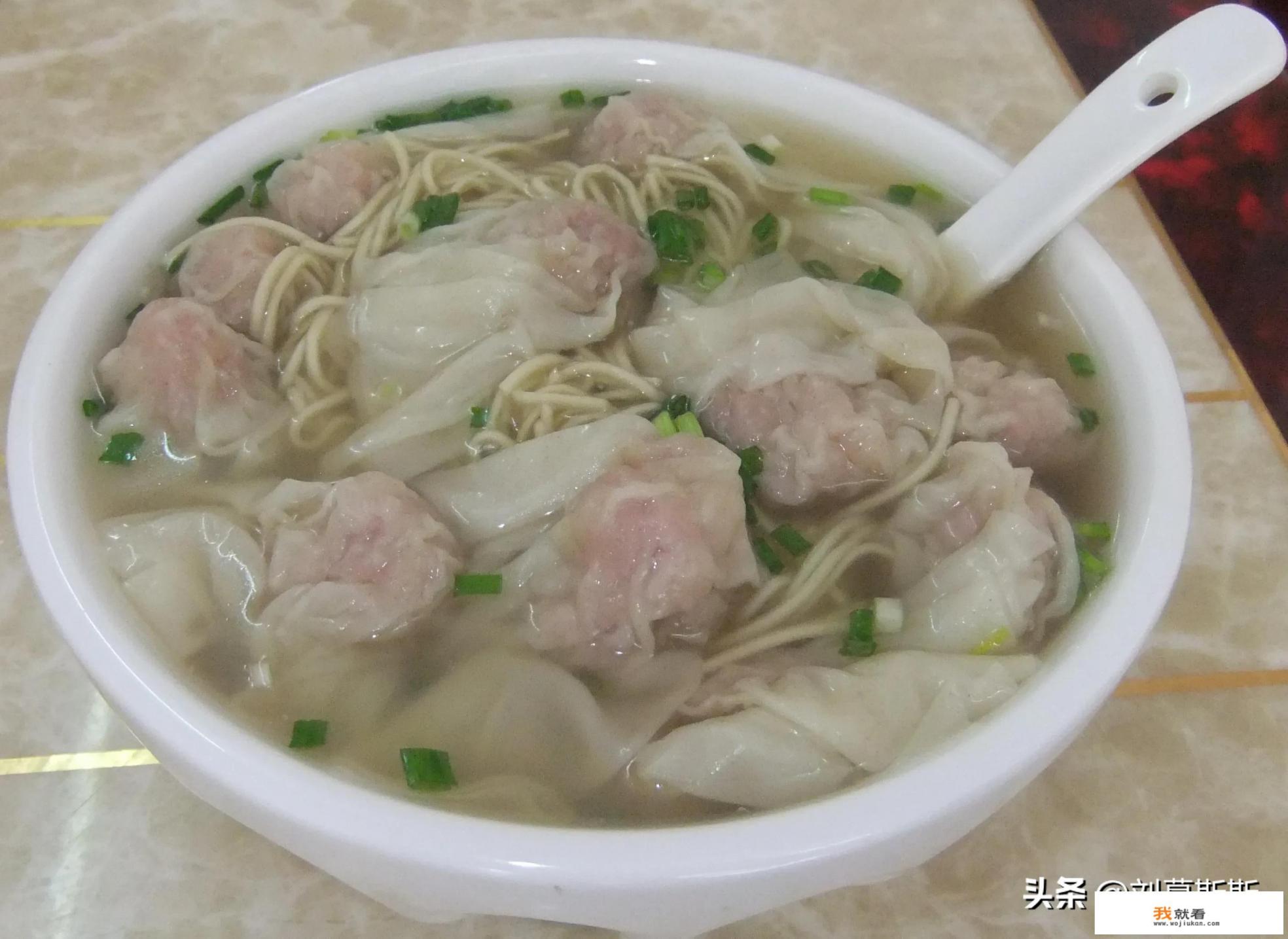 馄饨抄手云吞的区别？