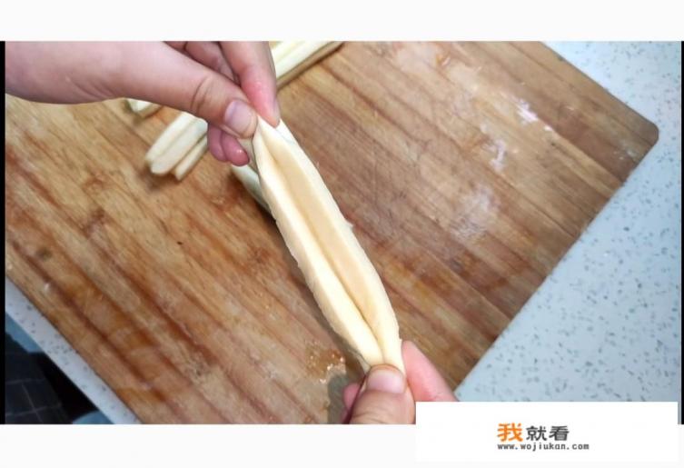 为什么我炸出来的油条发硬呢，怎么才能让油条松软呢？