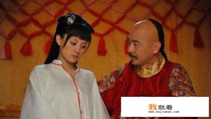 《甄嬛传》中甄嬛封莞妃时，误穿了纯元故衣，为何皇上如此生气？