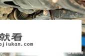 车子方向跑偏怎么调整？