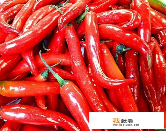 农家小炒肉用的啥辣椒? 农家小炒肉用的啥辣椒?