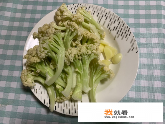 干锅花菜的家常做法? 干锅花菜的家常做法?