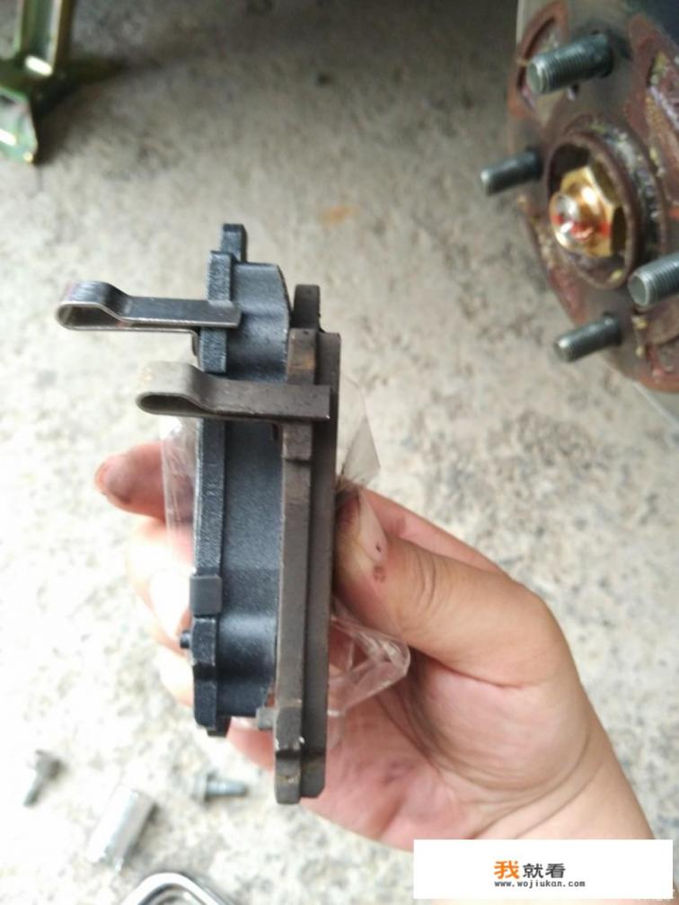 汽车刹车片一共几片? 汽车刹车片一共几片?