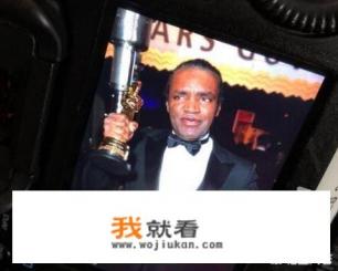 47岁男子偷奥斯卡小金人后竟自拍炫耀，如何理解他的心理？