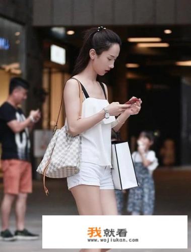 盘点街拍美女如何穿搭提高回头率? 盘点街拍美女如何穿搭提高回头率?