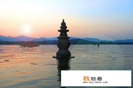 三潭印月的景点简单讲解? 三潭印月的景点简单讲解?