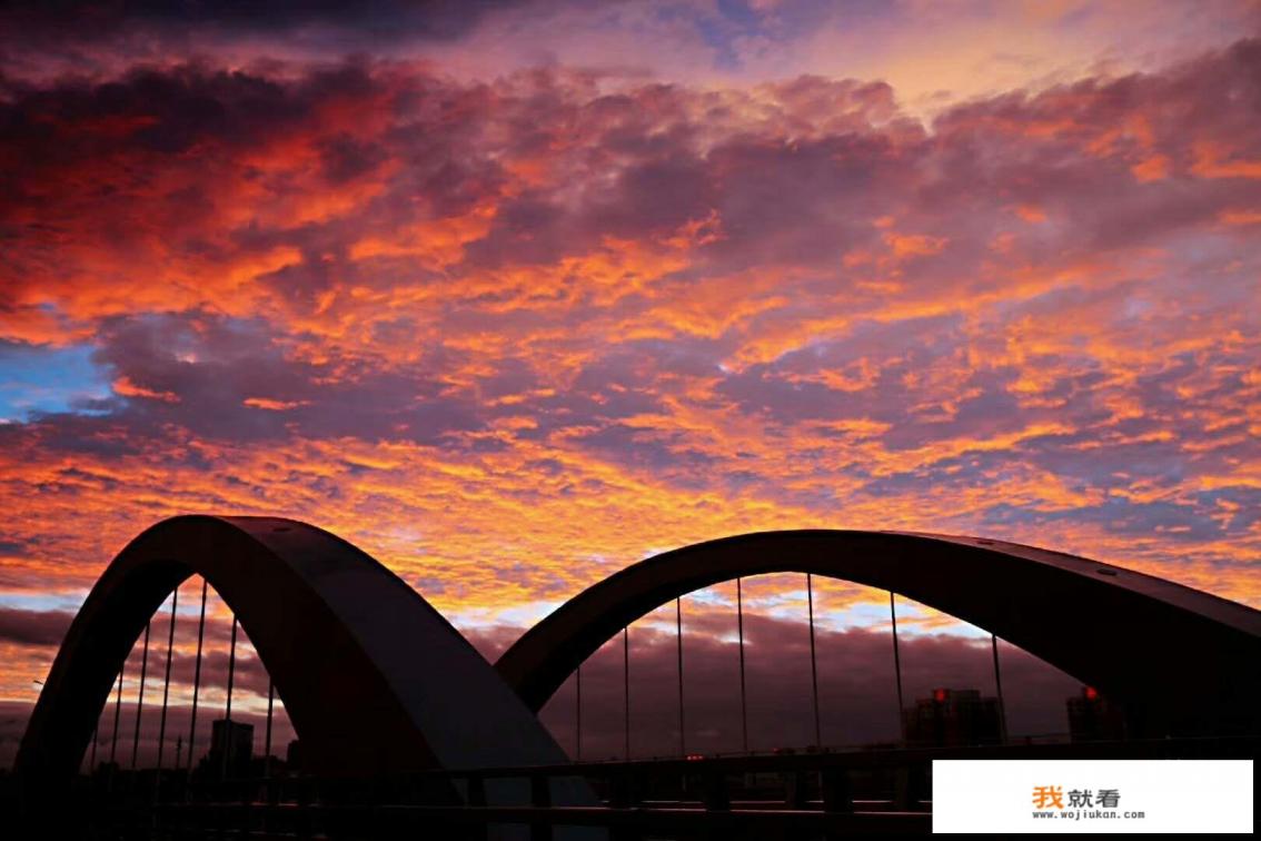 今年夏天火烧云很多，你有那些觉得很好看值得分享的图片？