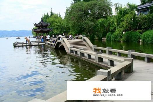 武功山、西湖等景区开放游客爆满，为什么景区现在就开放？