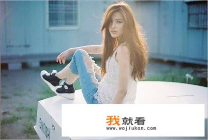 如果晴天里你逆光拍摄照片，怎样用散光作为辅助光？