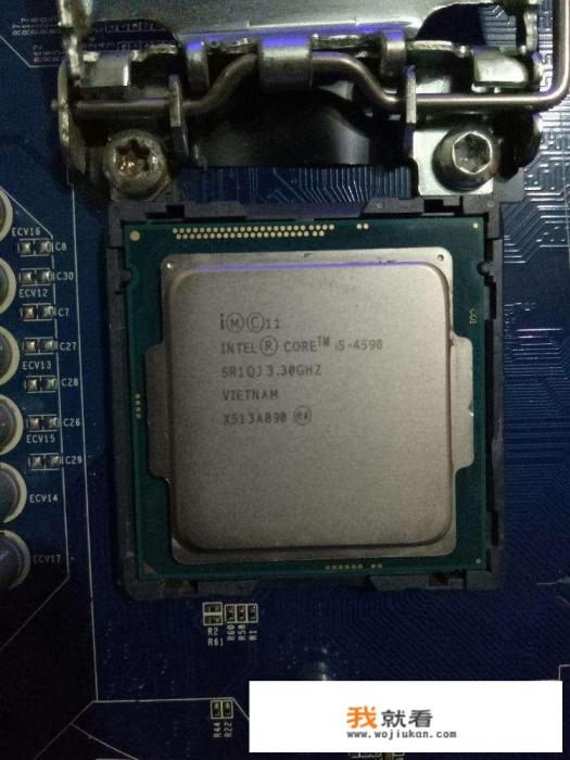 台式机开机CPU温度89度,玩游戏卡顿,机箱吹出的风是冷风,是水冷坏了吗? 台式机开机CPU温度89度,玩游戏卡顿,机箱吹出的风是冷风,是水冷坏了吗?