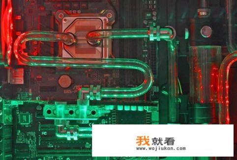 台式机开机CPU温度89度,玩游戏卡顿,机箱吹出的风是冷风,是水冷坏了吗? 台式机开机CPU温度89度,玩游戏卡顿,机箱吹出的风是冷风,是水冷坏了吗?