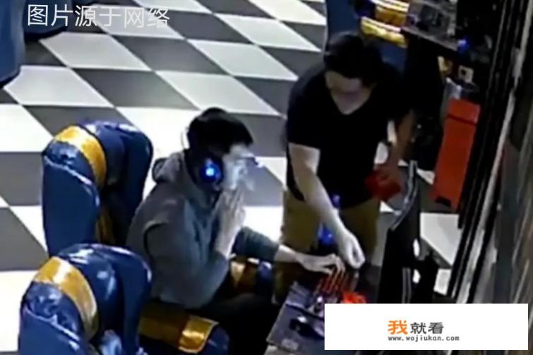 很多大学生都玩网络游戏，沉迷网络游戏是一种怎样的体验呢？