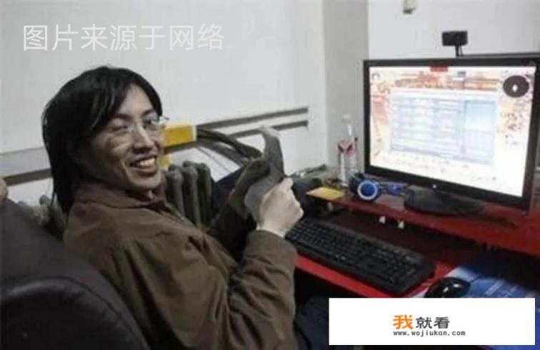 很多大学生都玩网络游戏，沉迷网络游戏是一种怎样的体验呢？