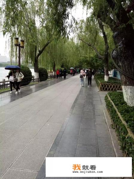 想自己一个人坐火车去旅游，去哪里呢？