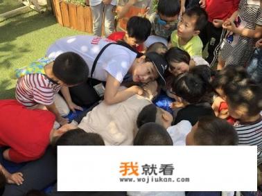 防灾减灾主题活动走进成都一所幼儿园,孩子们以游戏的形式学习安全防范知识,你怎么看这样的形式? 防灾减灾主题活动走进成都一所幼儿园,孩子们以游戏的形式学习安全防范知识,你怎么看这样的形式?