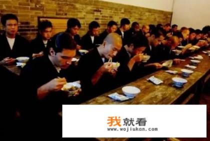 学生学习压力大是否可取消寒暑假，假期有些学生玩网游有了网瘾怎么解决，还有近视怎么解决？