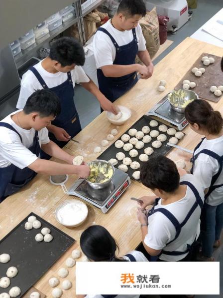 面包的原料都有什么？为什么我的面包做出来像饼？