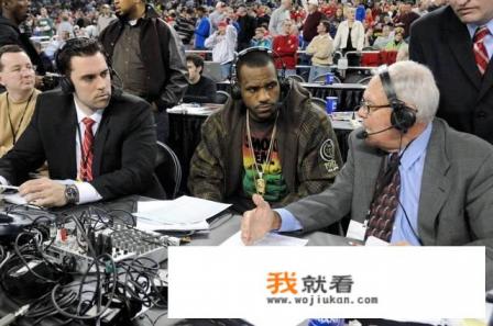 库里女儿弄哭詹皇画面，库里与詹姆斯的关系好吗？