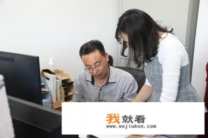 请教大家:新人刚到职场中做自我介绍的时候应如何称呼大家？