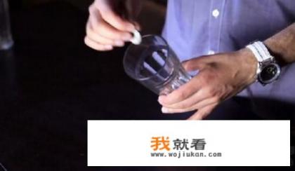简单的硬币魔术教程——硬币穿杯？